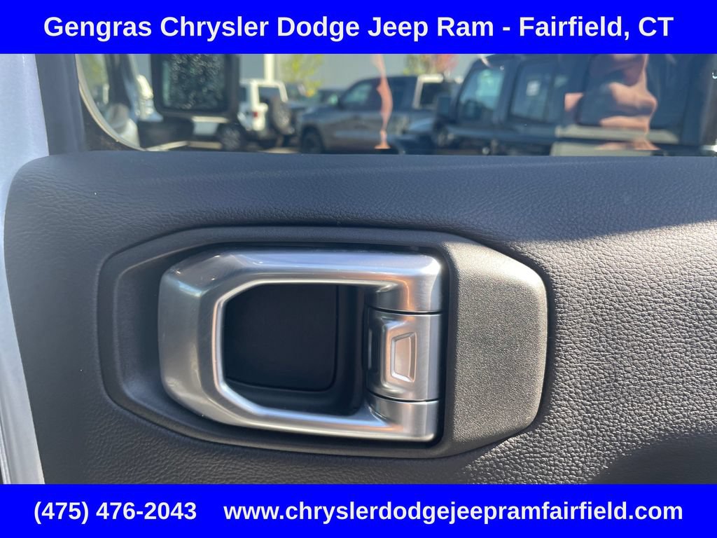 Certified 2024 Jeep Wrangler Unlimited Sahara w/ Technology Group AWD/4WD image 25