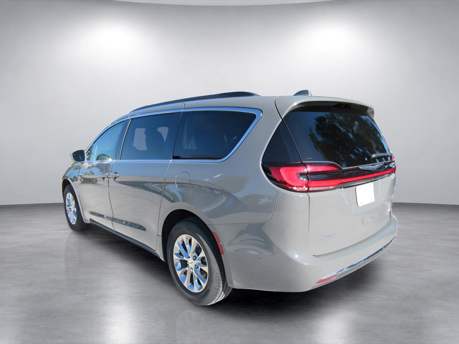 Used 2022 Chrysler Pacifica Touring-L AWD/4WD image 5
