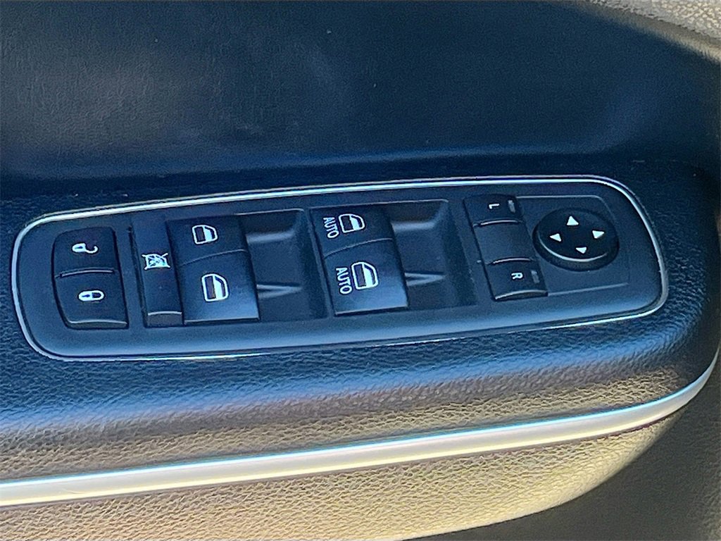 Used 2021 Chrysler 300 Touring w/ Sport Appearance Package image 17