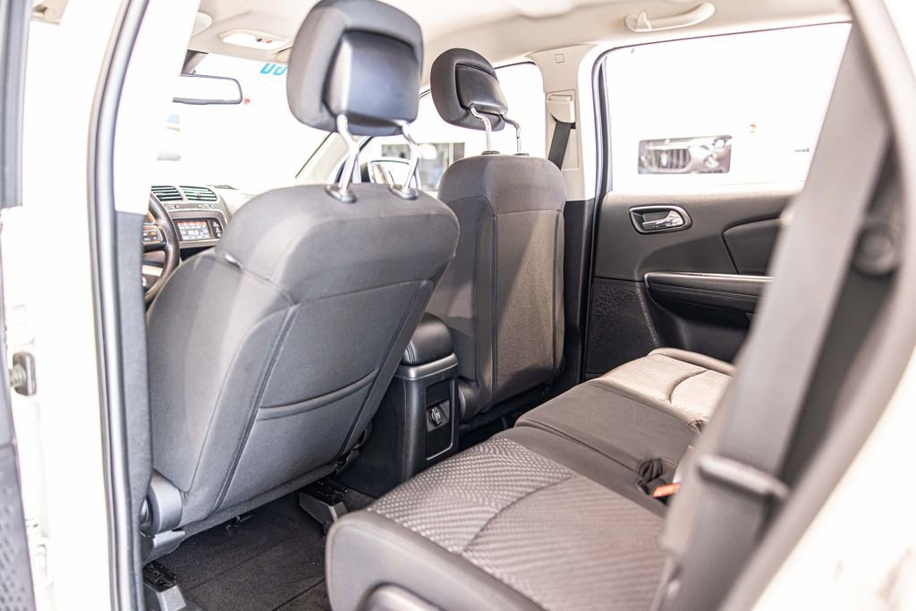 Used 2018 Dodge Journey SE FWD image 30