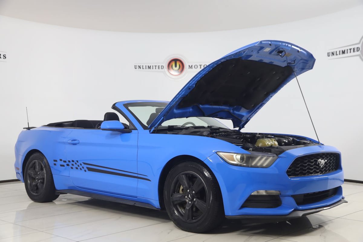 Used 2017 Ford Mustang Convertible RWD image 19