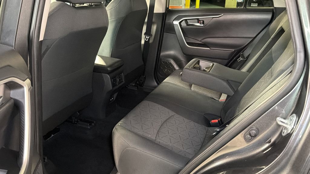 Used 2021 Toyota RAV4 XLE w/ Convenience Package image 16