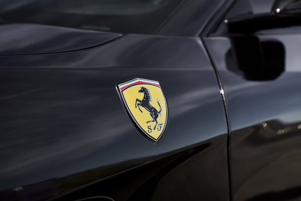 Used 2018 Ferrari GTC4Lusso image 9