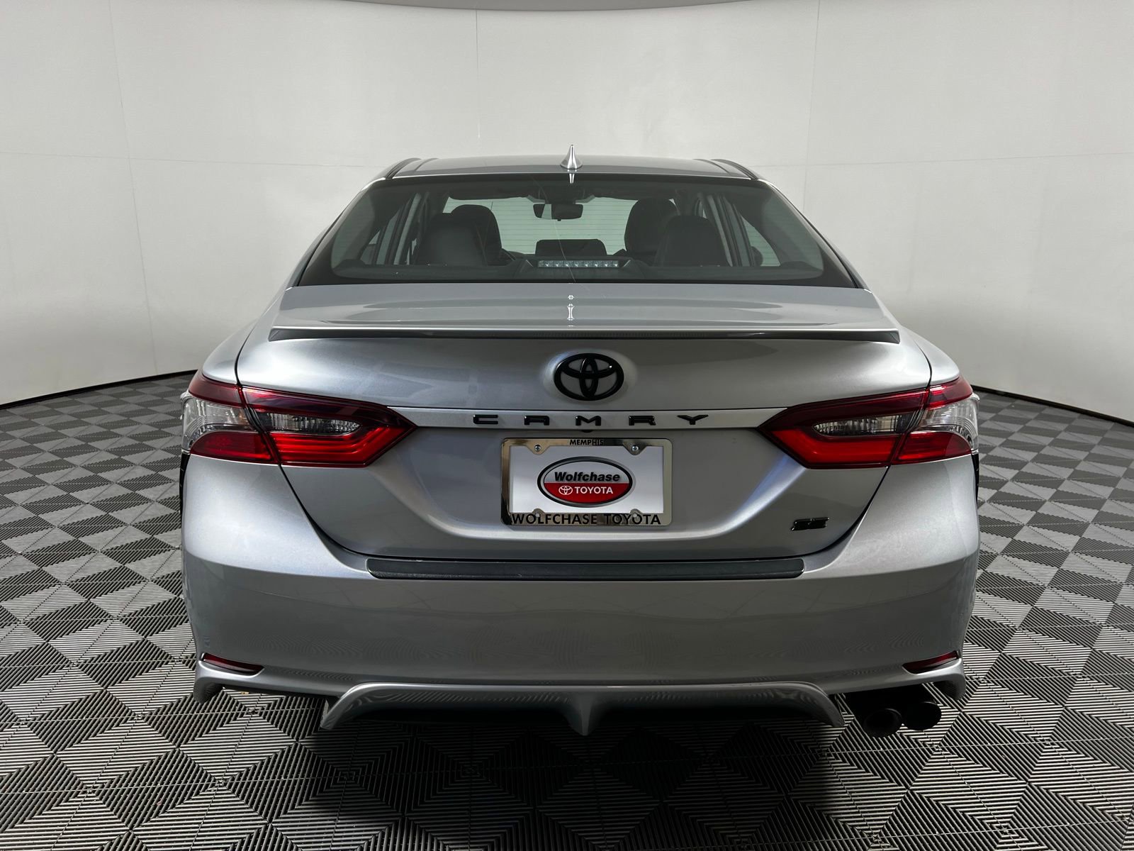 Used 2024 Toyota Camry SE image 6