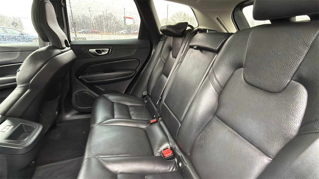 Certified 2025 Volvo XC60 B5 Plus image 27
