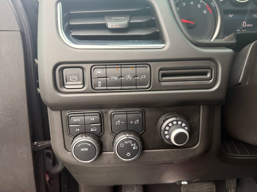 Used 2021 Chevrolet Suburban RST w/ Luxury Package image 27