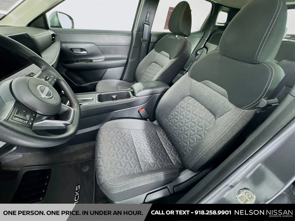 Certified 2025 Nissan Kicks SV AWD/4WD image 18