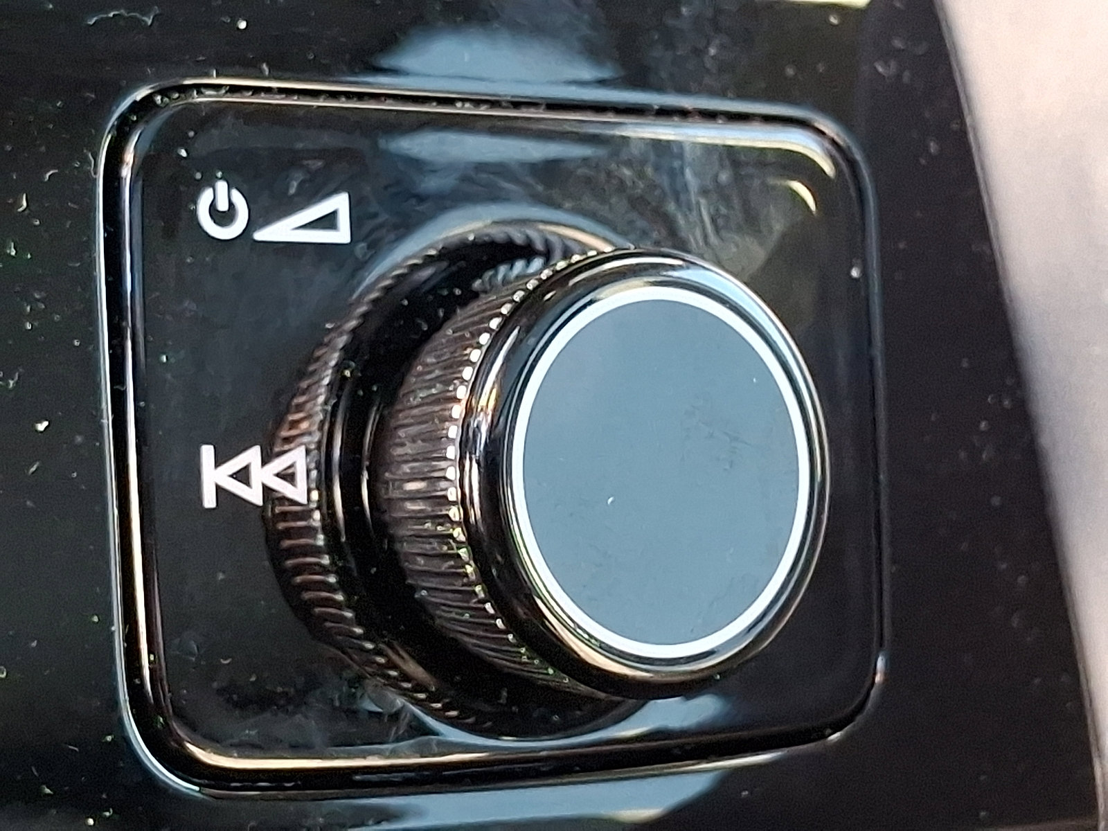 Used 2025 Audi Q5 Premium w/ Convenience Package image 27