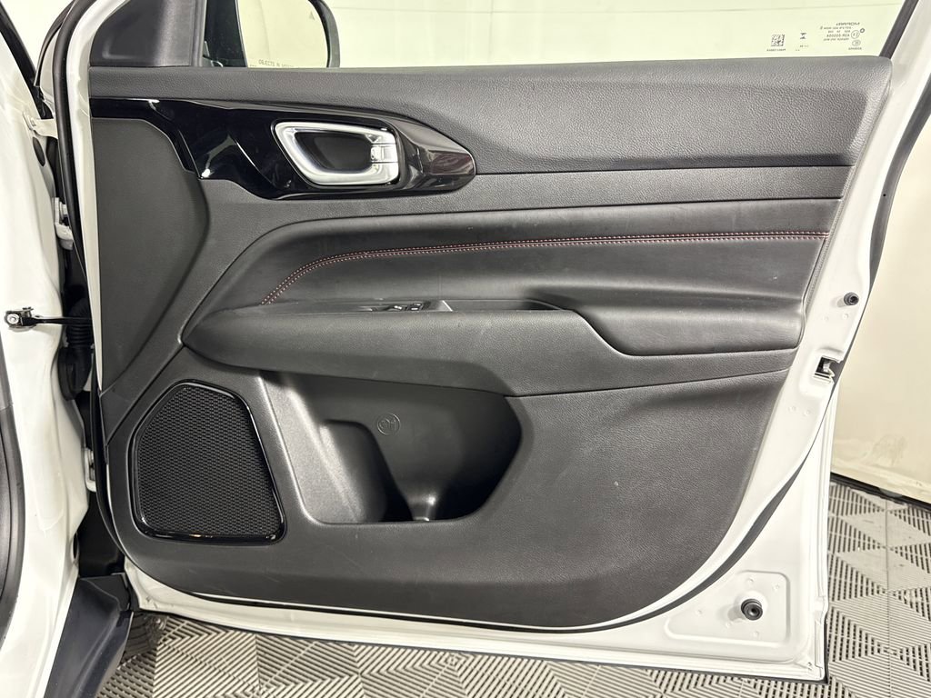 Used 2024 Jeep Compass Trailhawk image 12