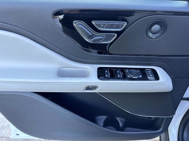 New 2026 Lincoln Aviator 2WD image 9