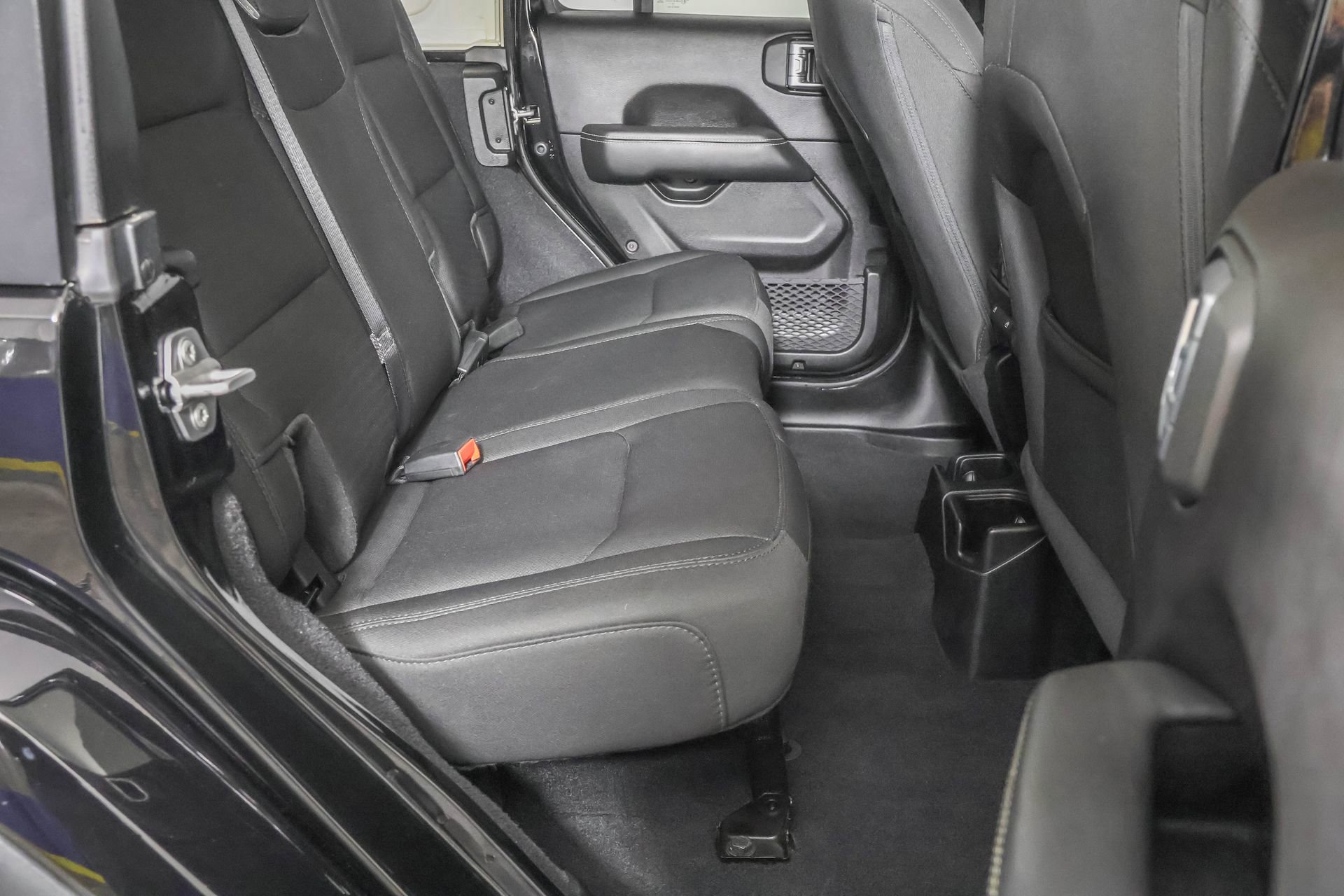 Used 2020 Jeep Wrangler Unlimited Sahara image 31