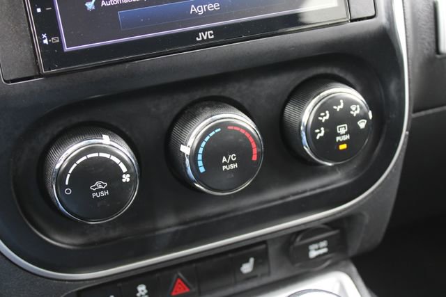 Used 2016 Jeep Compass Latitude image 21