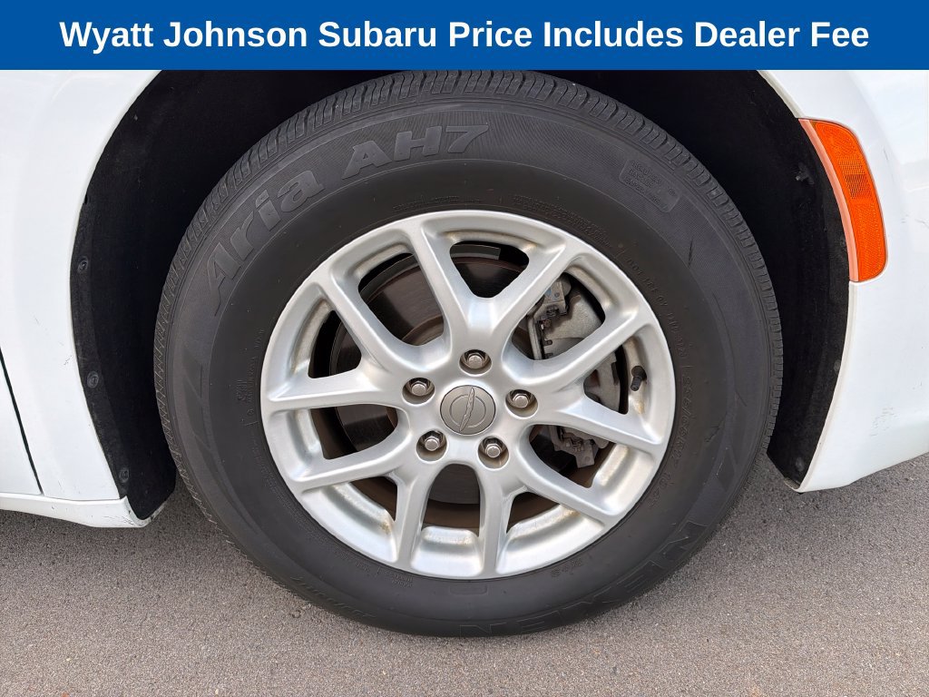 Used 2020 Chrysler Pacifica Touring FWD image 13