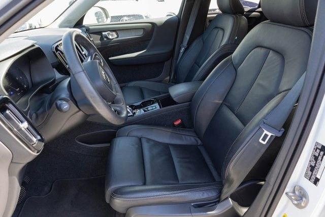 Used 2024 Volvo XC40 B5 Plus image 14
