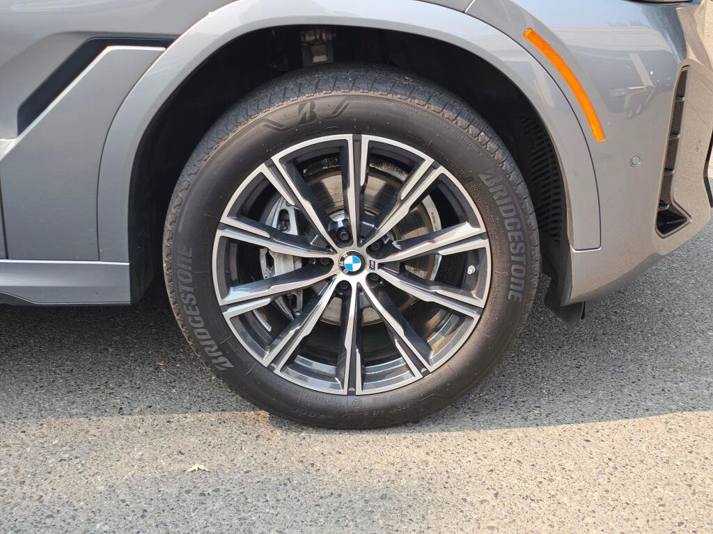 Used 2026 BMW X6 xDrive40i w/ Climate Comfort Package AWD/4WD image 9