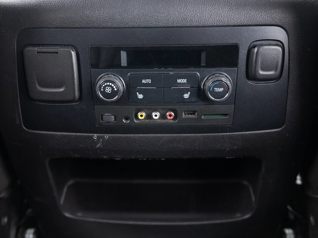 Used 2015 Chevrolet Suburban LTZ image 36