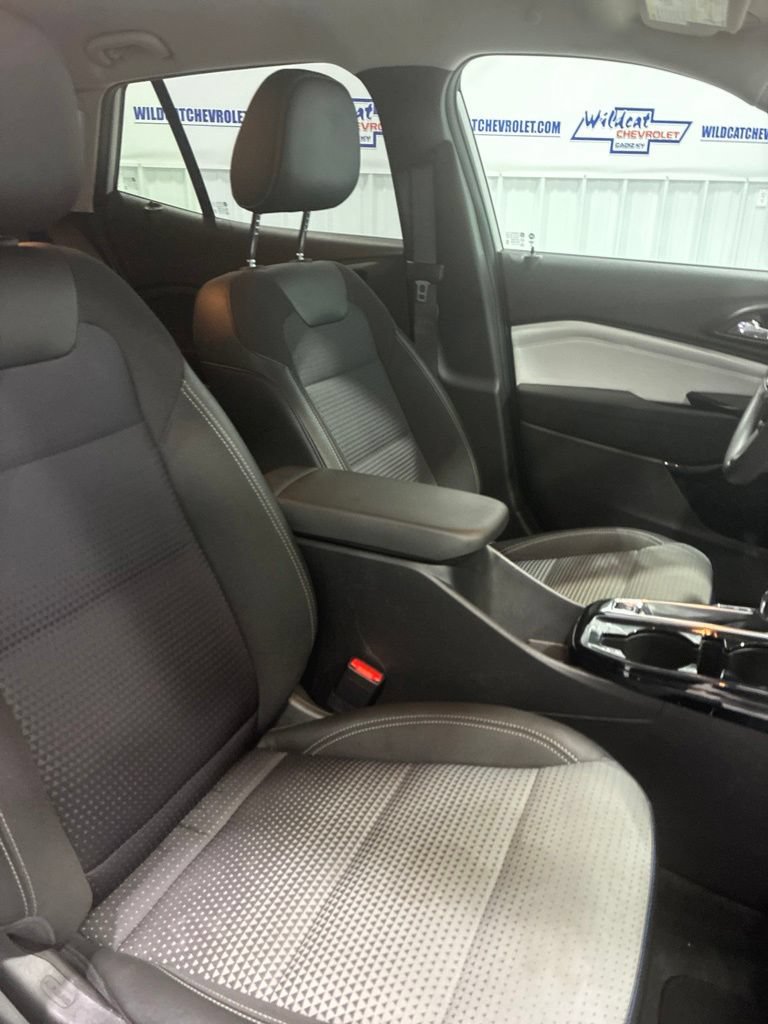 Used 2025 Chevrolet Trax LT FWD image 37