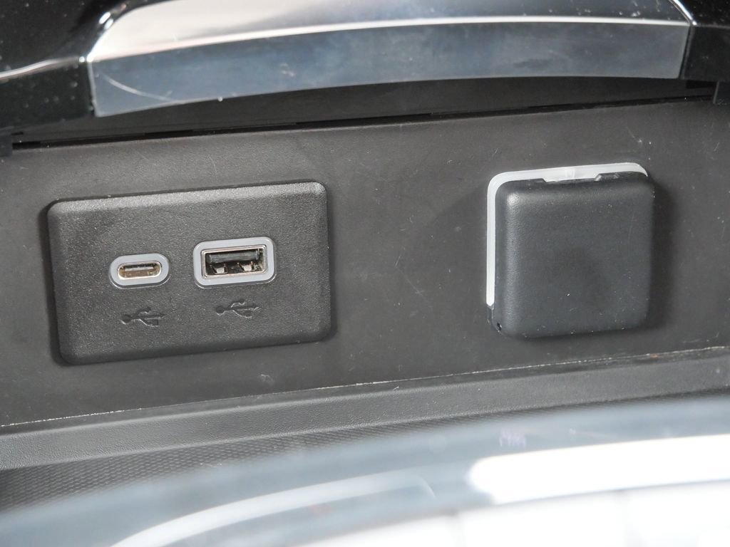 Used 2022 Buick Envision Essence w/ Sport Touring Package image 27