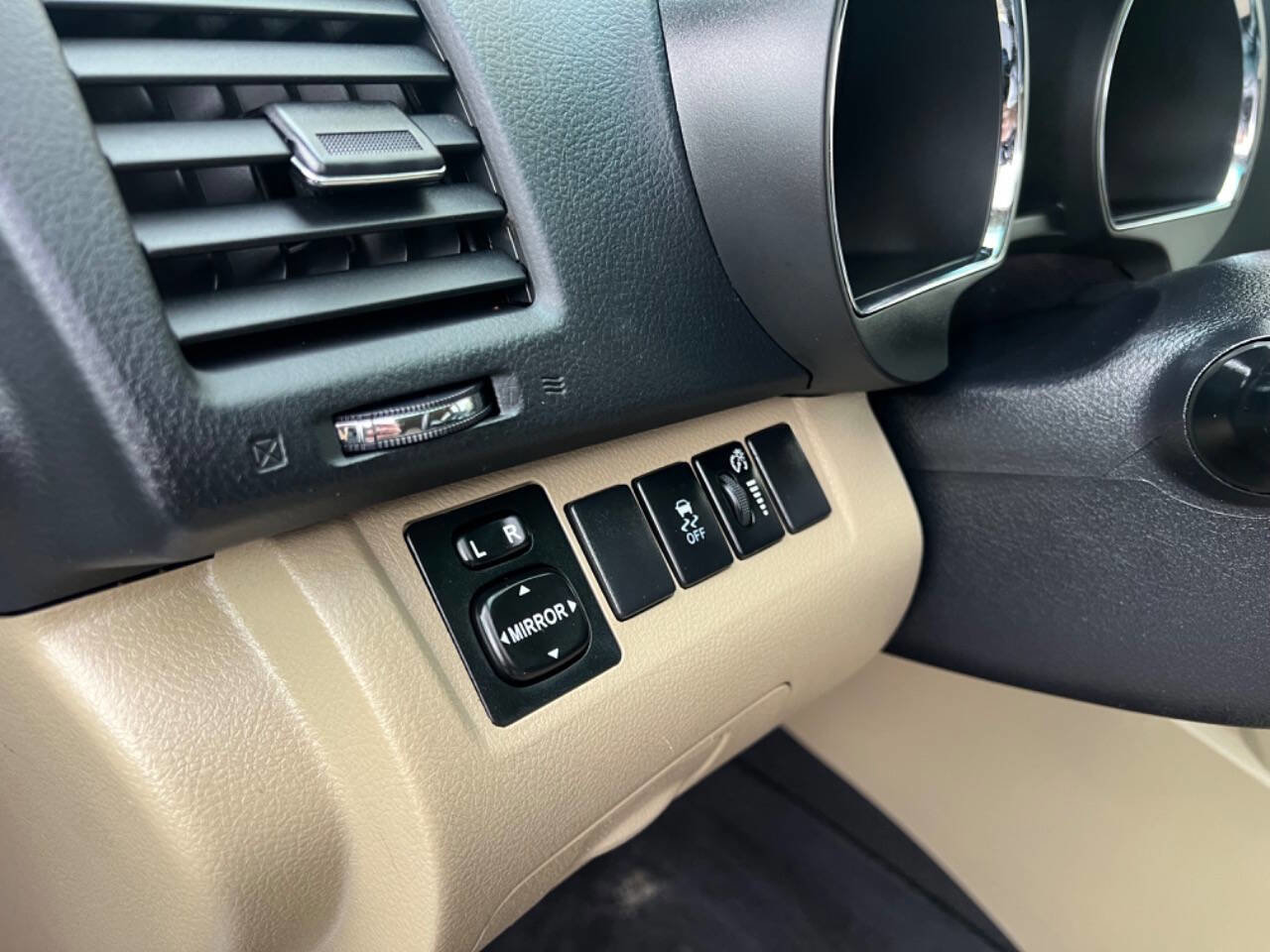 Used 2011 Toyota Highlander 2WD image 8