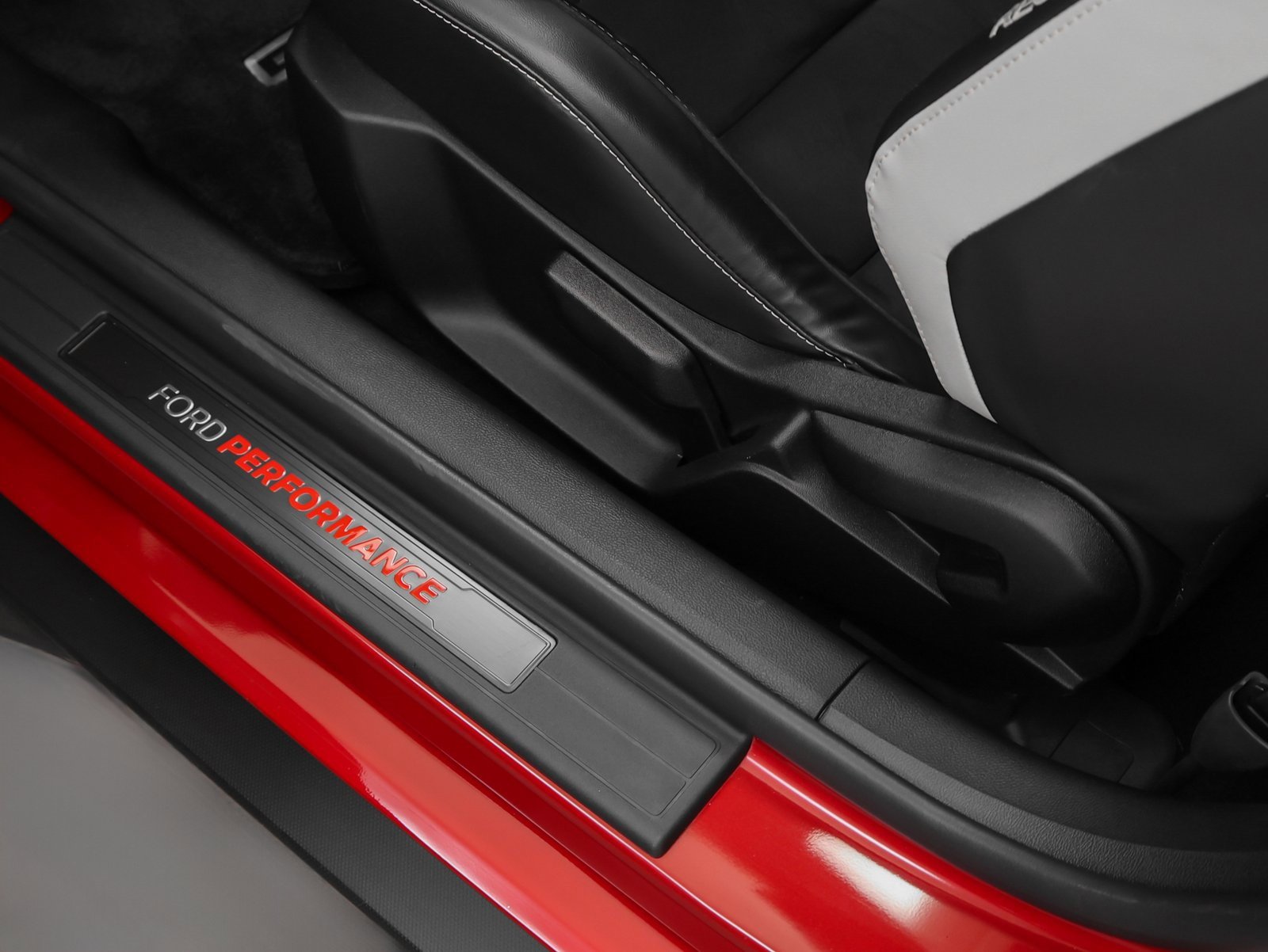 Used 2020 Ford Mustang Shelby GT500 w/ Carbon Fiber Track Pack image 48