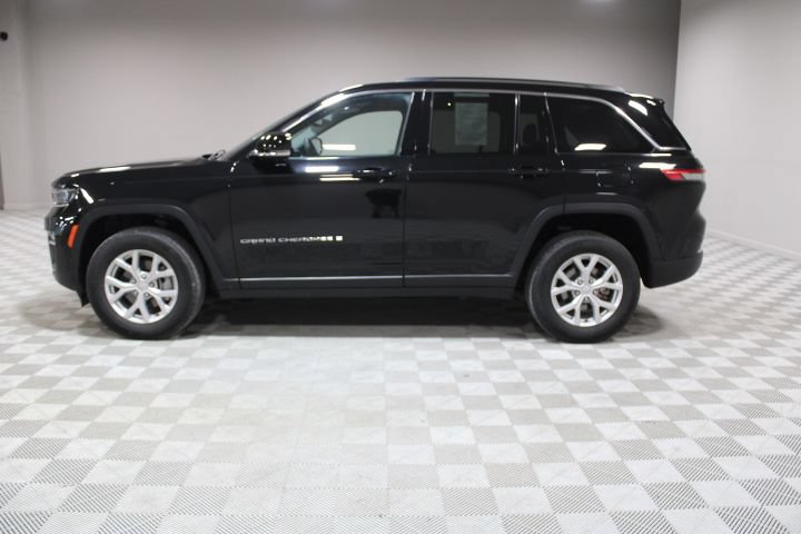 Used 2023 Jeep Grand Cherokee Limited AWD/4WD image 7