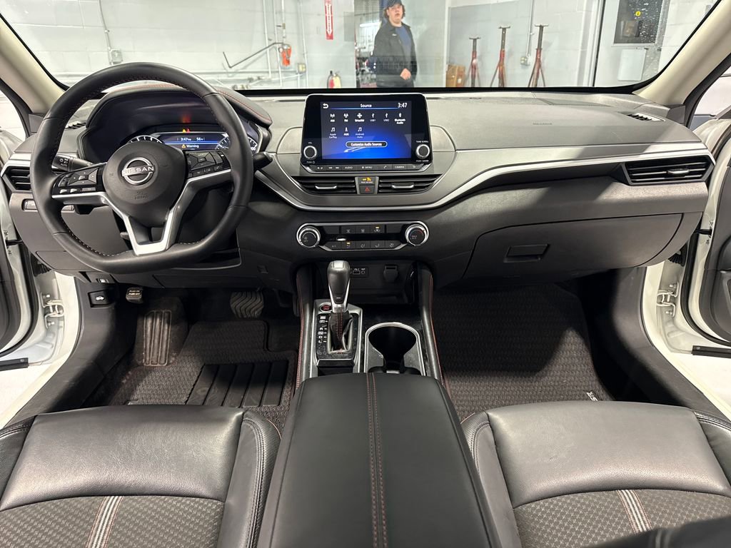 Used 2025 Nissan Altima 2.5 SR FWD image 34