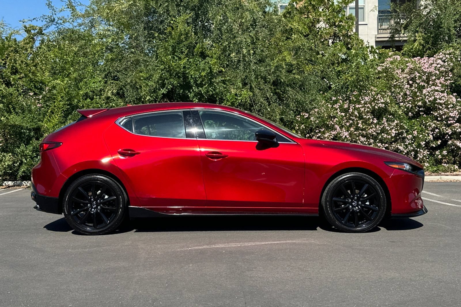 Certified 2025 MAZDA MAZDA3 2.5 S Hatchback w/ Appearance Package FWD image 3