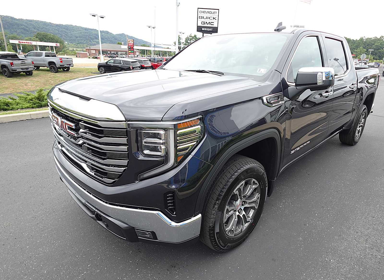 New 2026 GMC Sierra 1500 SLT w/ SLT Convenience Package image 8