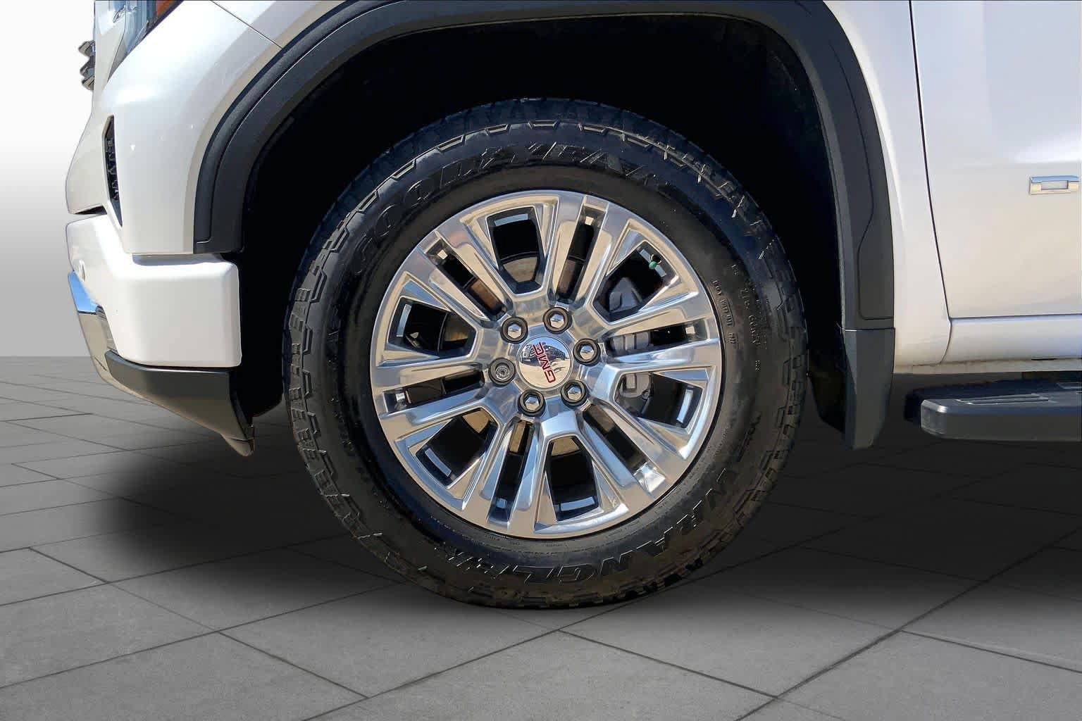 Used 2022 GMC Sierra 1500 Denali w/ Denali Carbonpro Edition AWD/4WD image 11