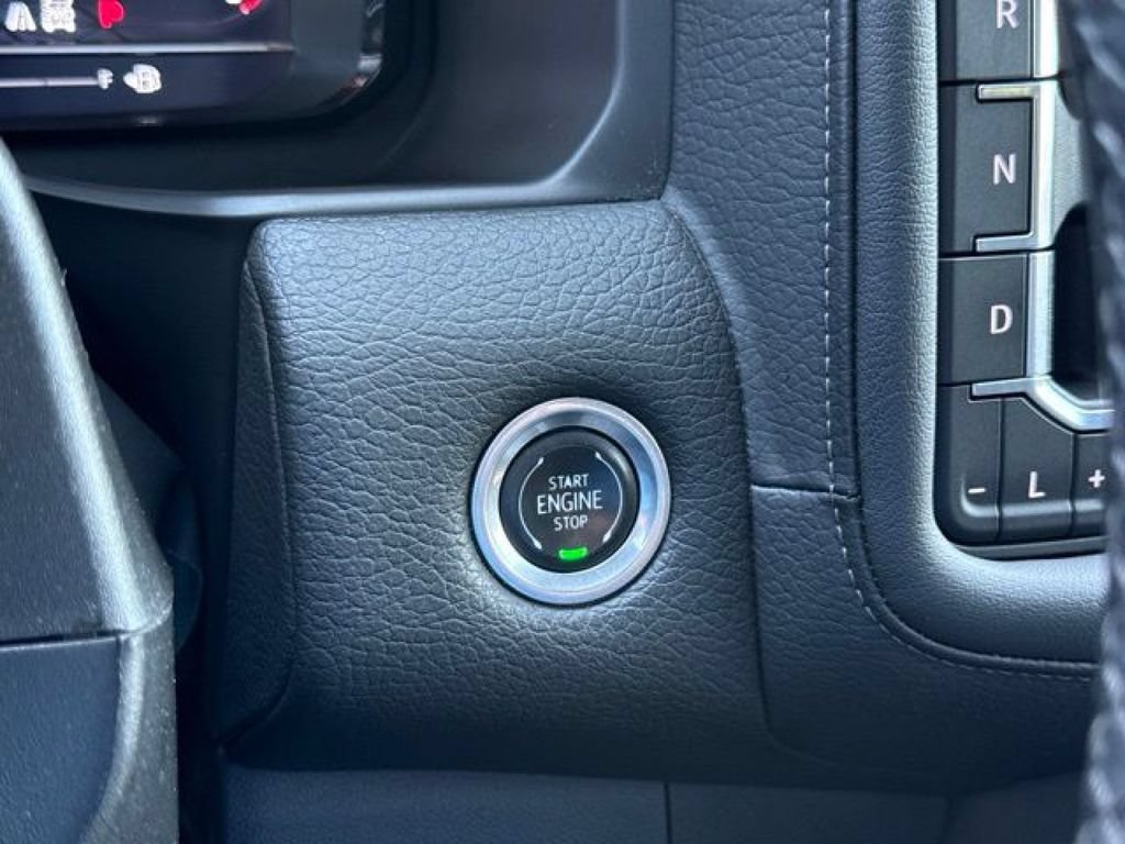 Used 2024 GMC Yukon Denali AWD/4WD image 49