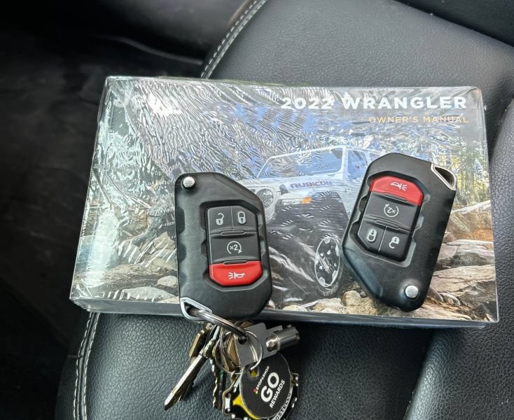 Used 2022 Jeep Wrangler Unlimited Sahara w/ Cold Weather Group AWD/4WD image 12