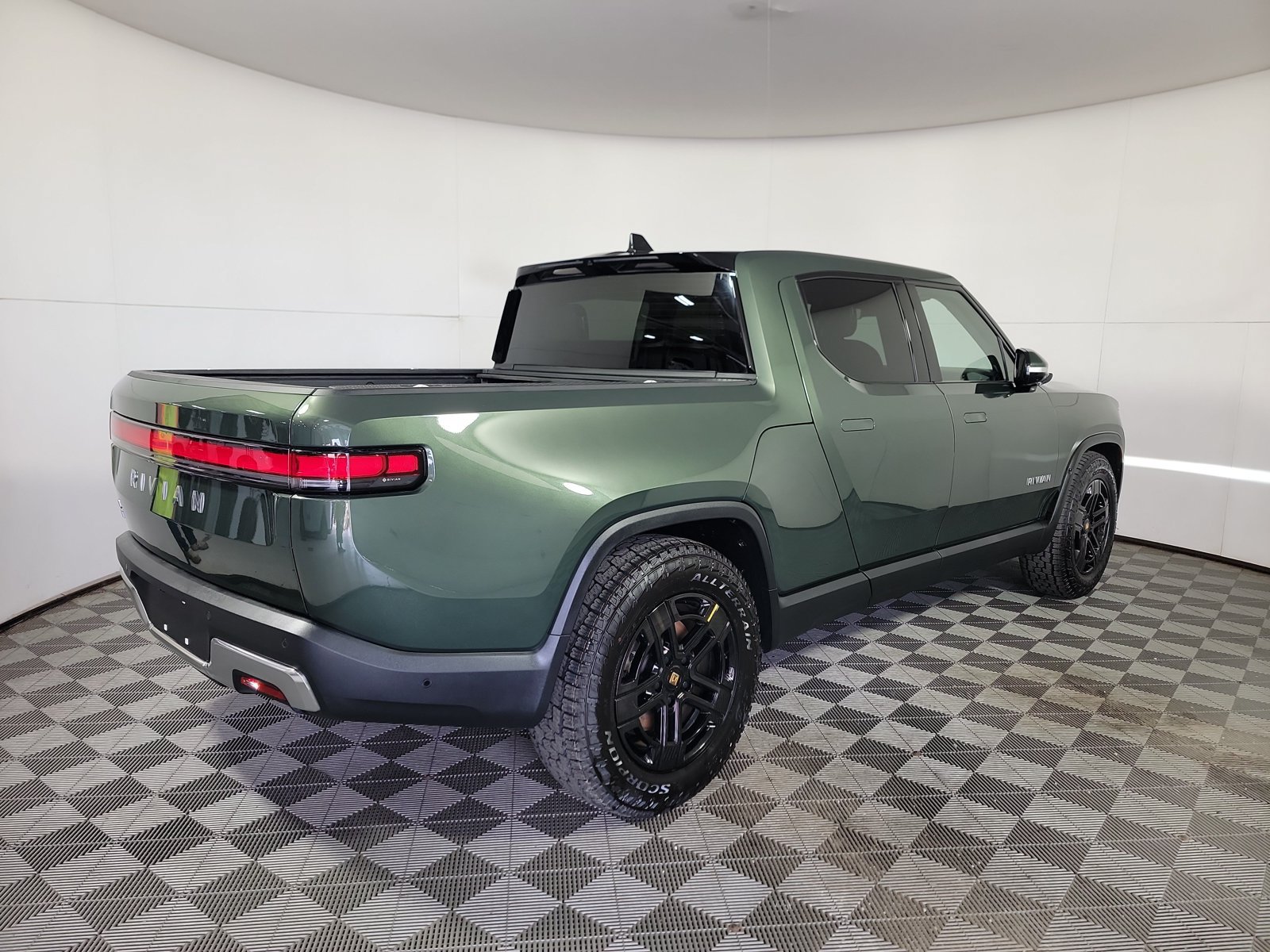 Used 2023 Rivian R1T Adventure Dual AWD/4WD image 5