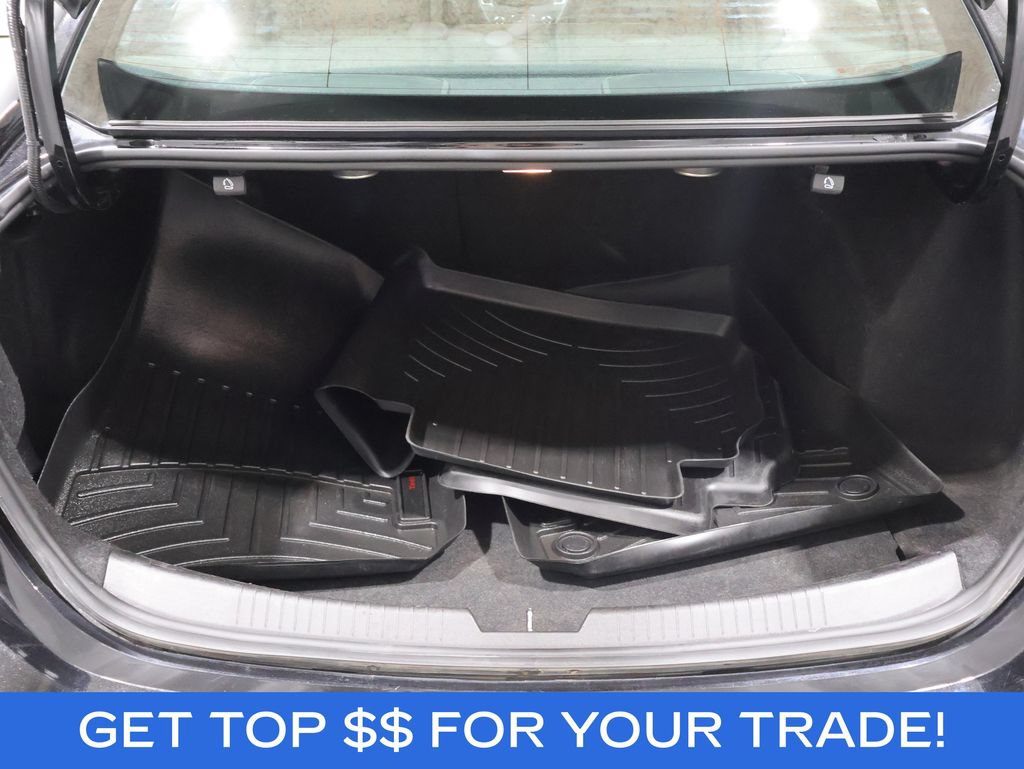 Used 2017 Chevrolet Malibu LT w/ Leather Package FWD image 5