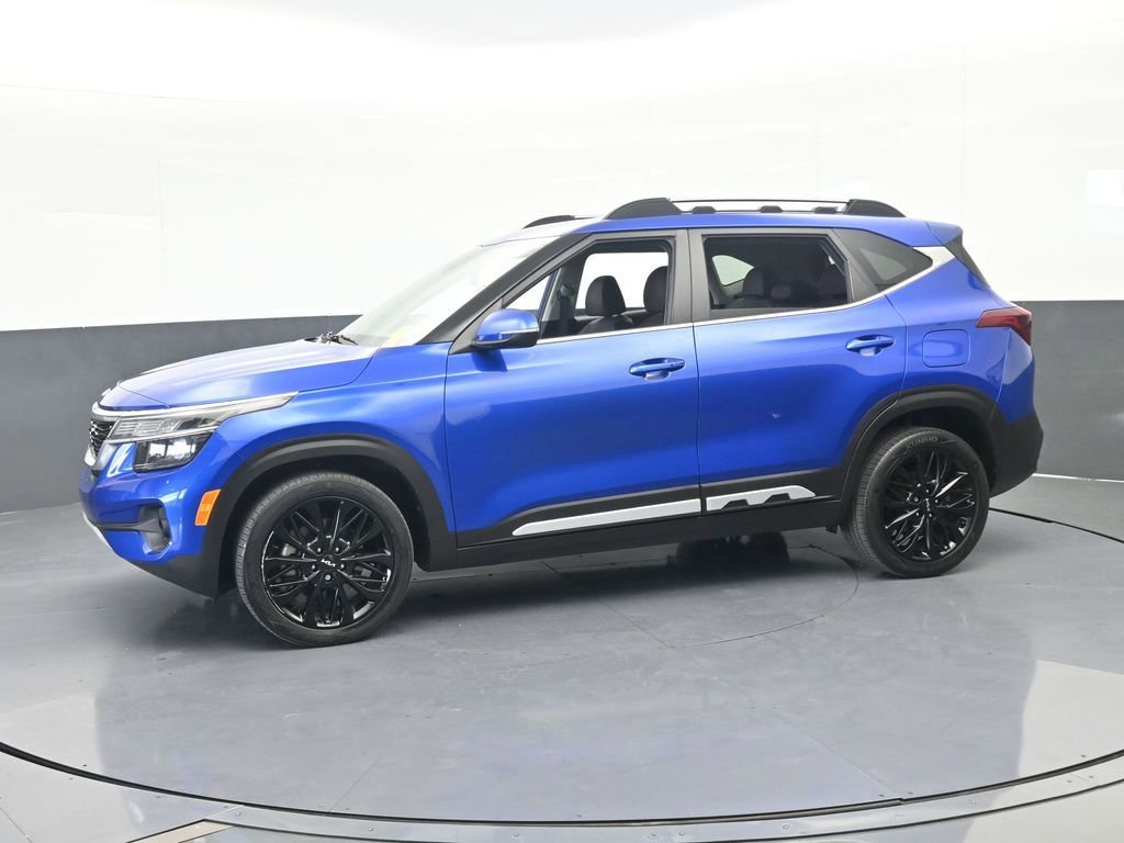 Used 2022 Kia Seltos Nightfall Edition image 2