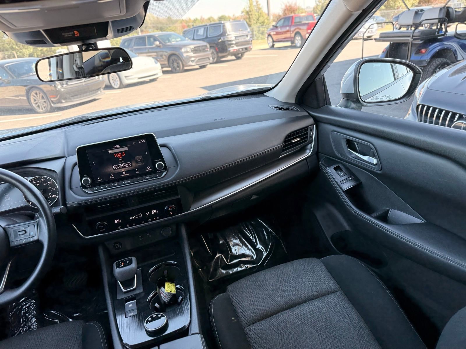 Used 2024 Nissan Rogue SV image 23