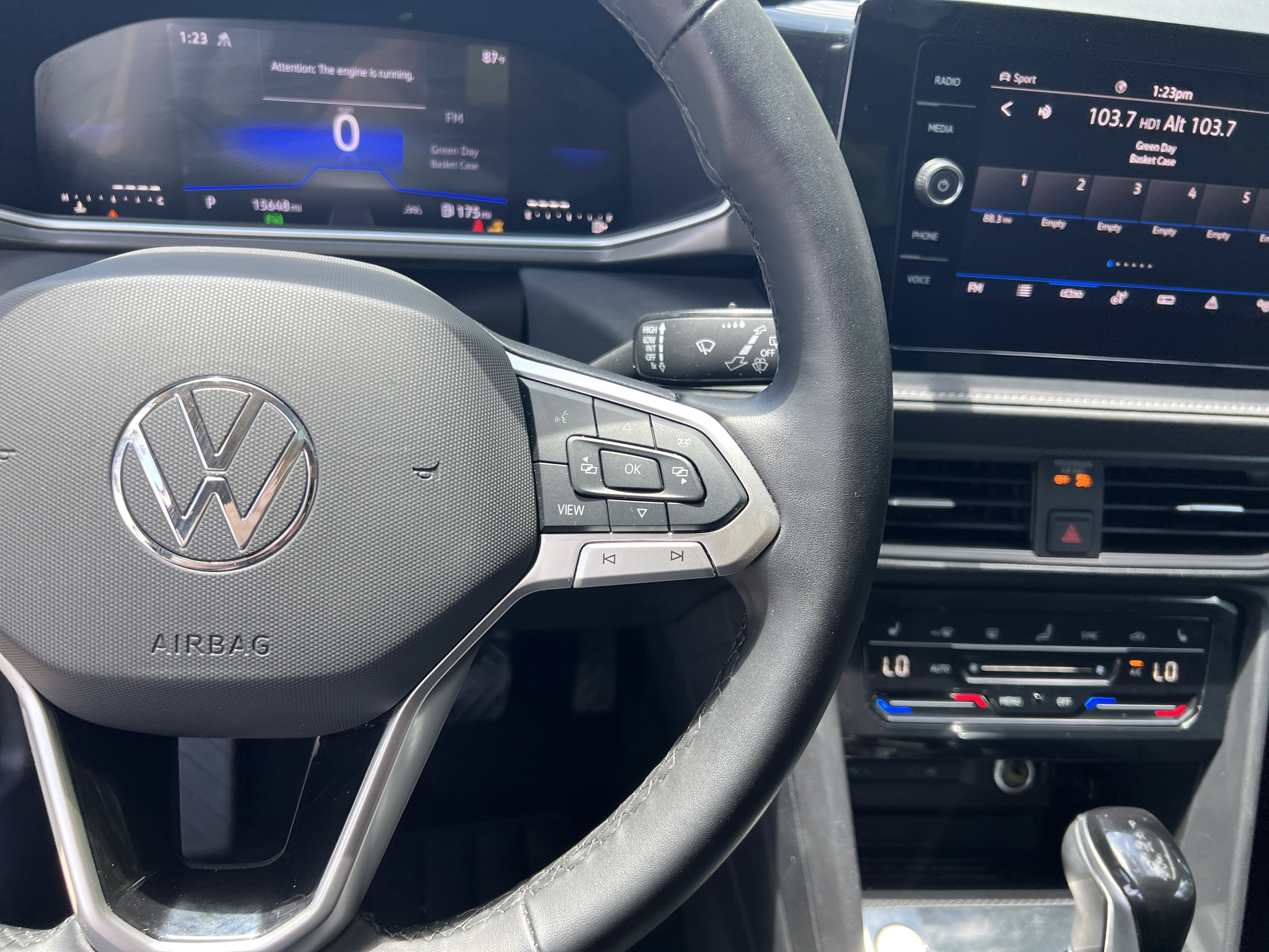 Certified 2025 Volkswagen Taos SE AWD/4WD image 18