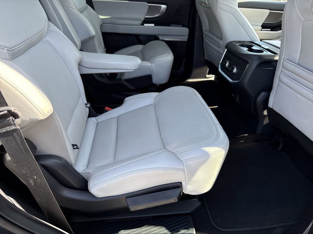 Used 2025 Ford Expedition Platinum w/ Driver's Package image 15