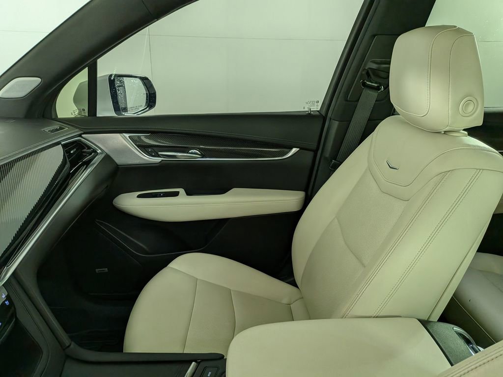Used 2023 Cadillac XT6 Sport w/ Technology Package image 30