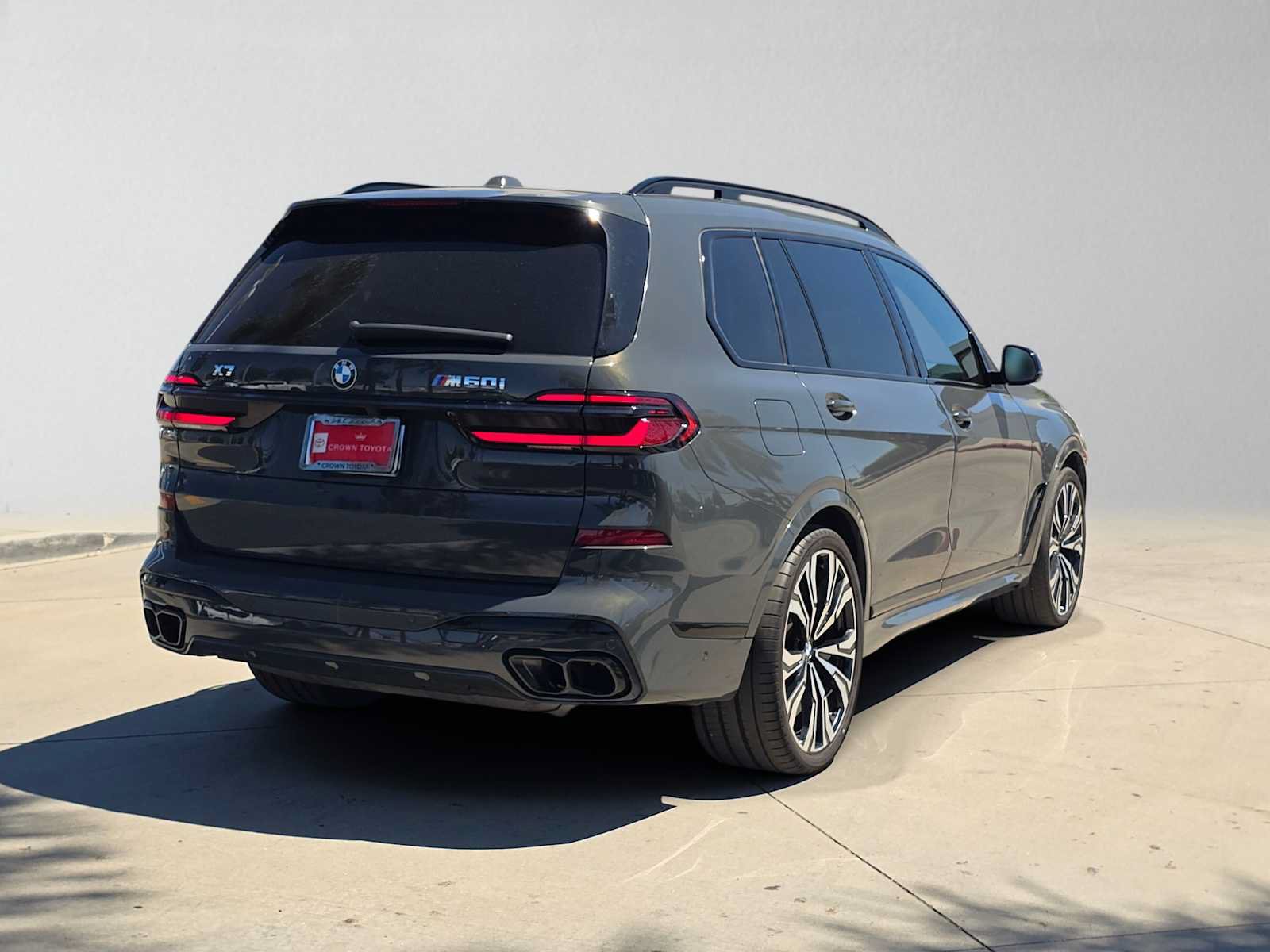 Used 2024 BMW X7 M60i w/ Executive Package AWD/4WD image 3