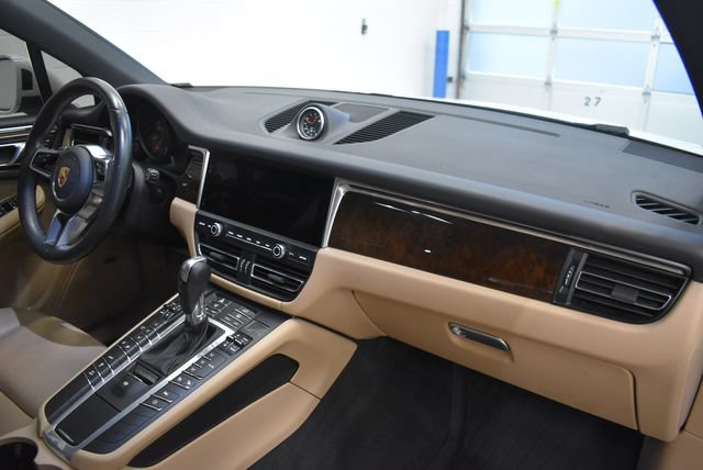 Used 2020 Porsche Macan AWD/4WD image 18