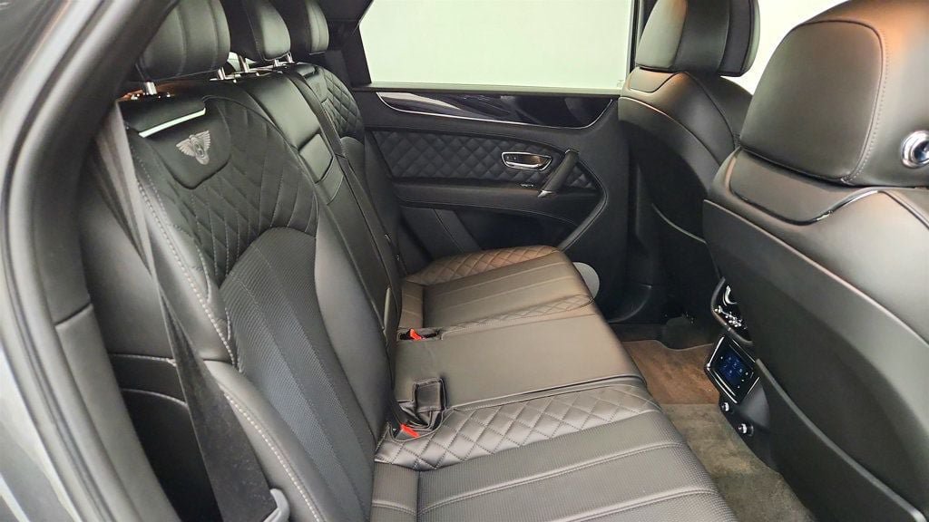 Used 2018 Bentley Bentayga AWD/4WD image 35