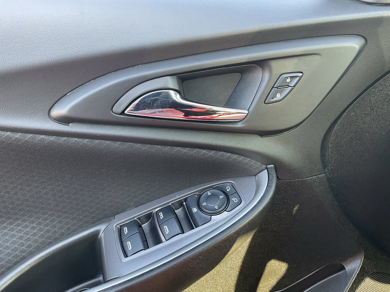Used 2025 Chevrolet Malibu LT FWD image 9