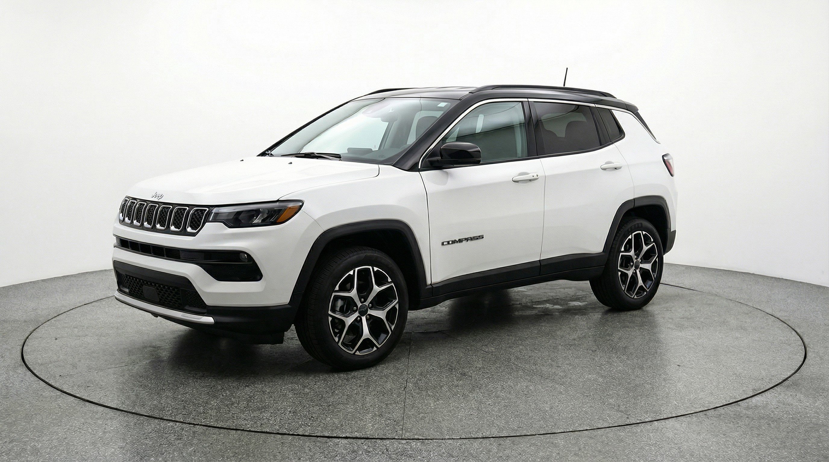 Used 2025 Jeep Compass Limited AWD/4WD image 3