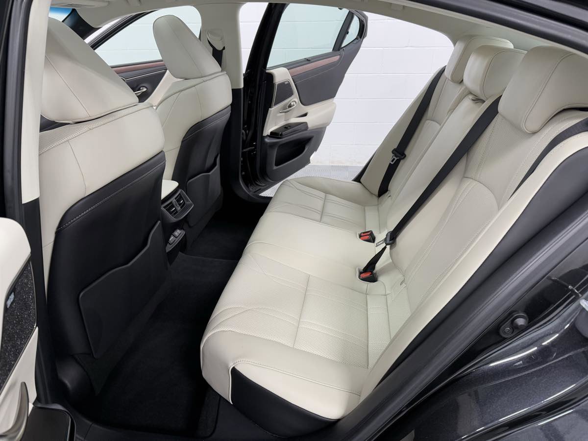 Used 2025 Lexus ES 350 Ultra Luxury image 14