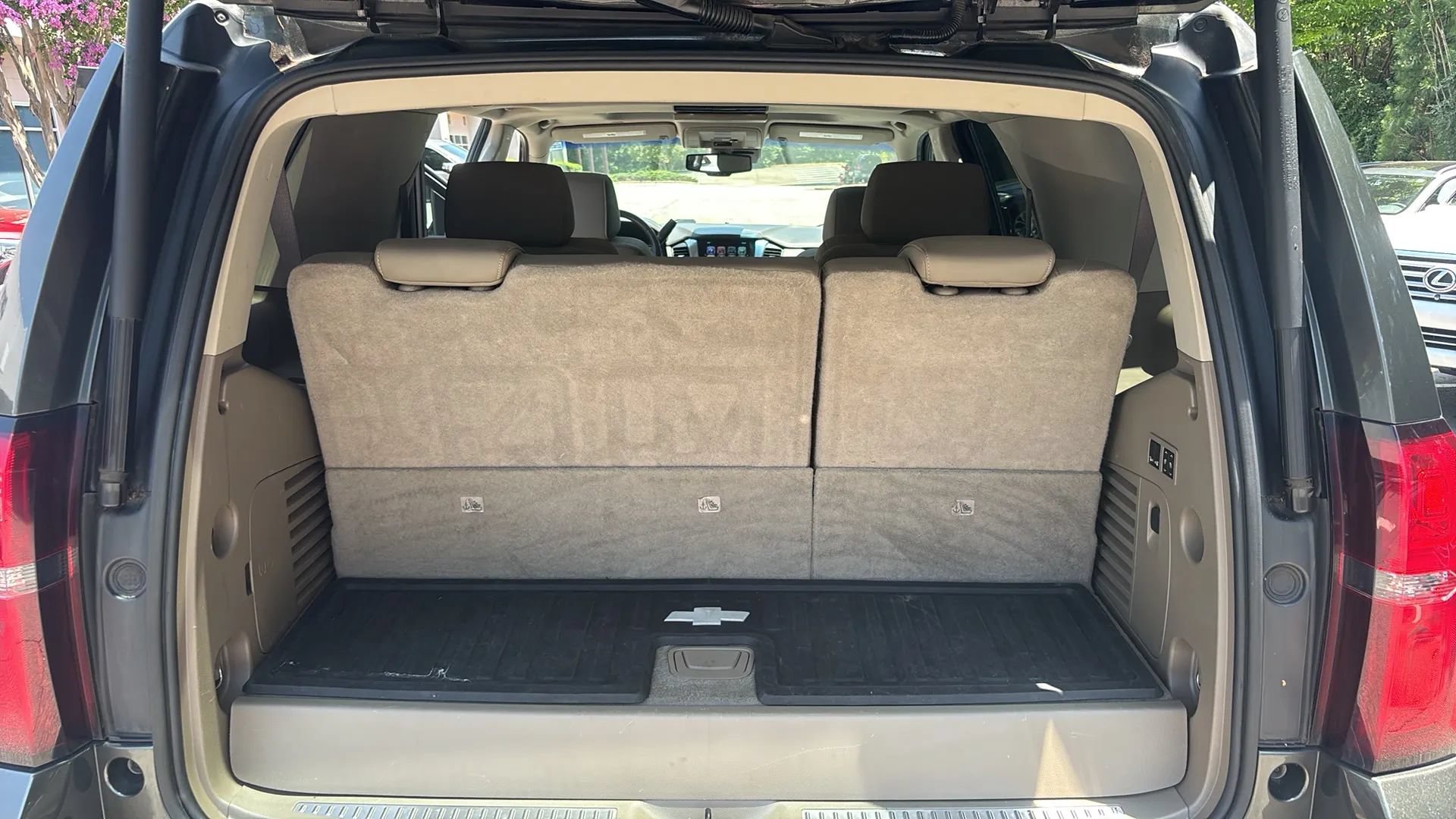 Used 2019 Chevrolet Tahoe Premier AWD/4WD image 23