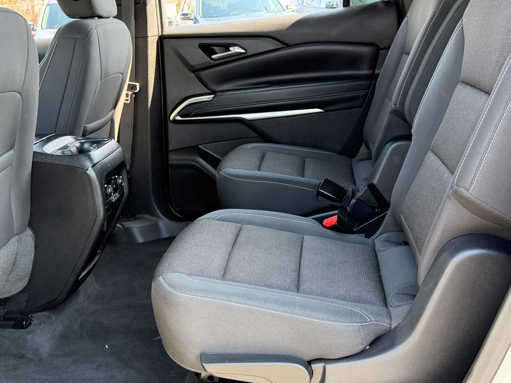 Used 2024 Chevrolet Traverse LT image 16