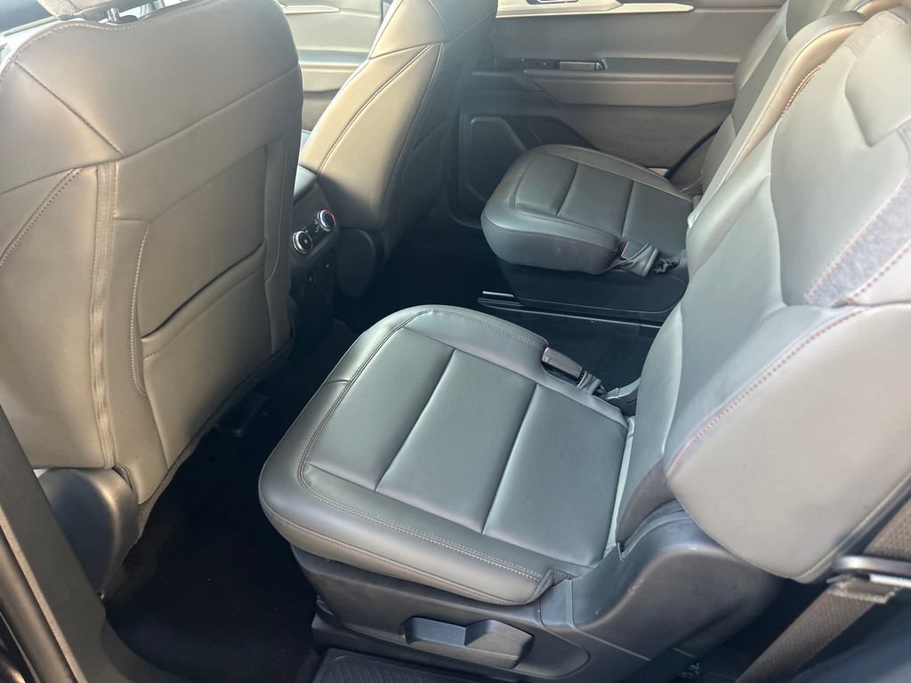 Used 2025 Ford Explorer Active w/ Active Comfort Package AWD/4WD image 29