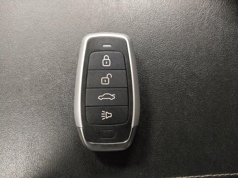 Used 2020 Hyundai Santa Fe Limited image 32