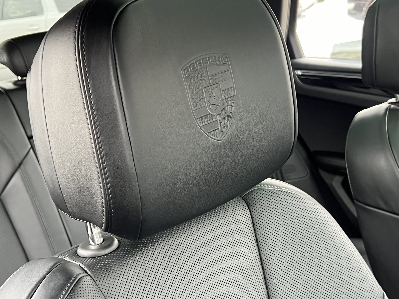 Certified 2025 Porsche Macan image 34