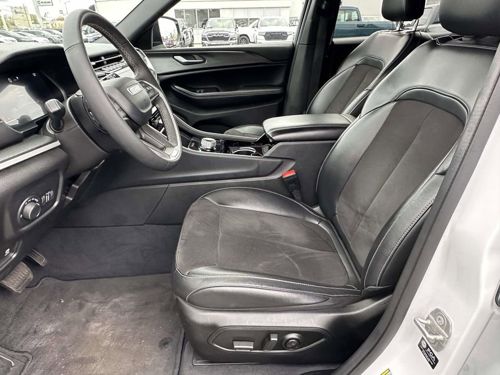 Certified 2023 Jeep Grand Cherokee L Laredo image 18